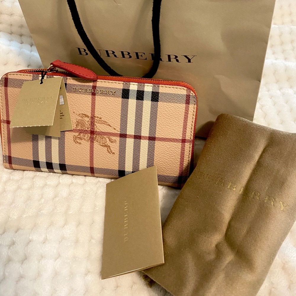 Burberry Wallet Zip Round